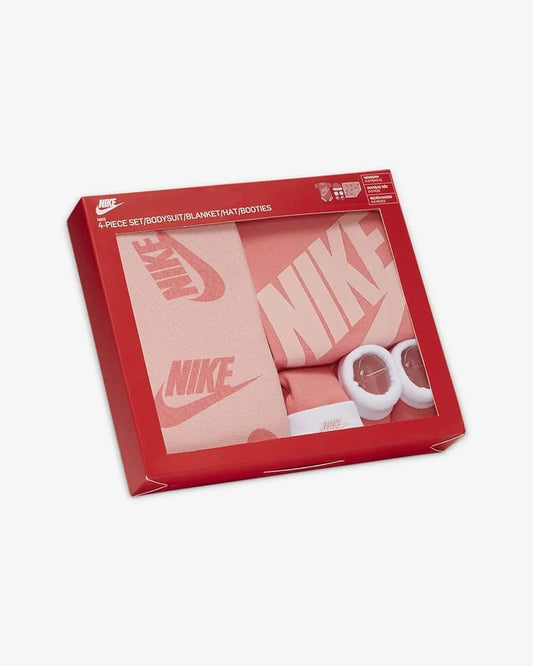 Conjunto Nike Baby Core Future de 4 piezas con manta, body, gorro y pies